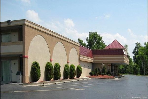 RED CARPET INN AND SUITES MUNCIE (Muncie)